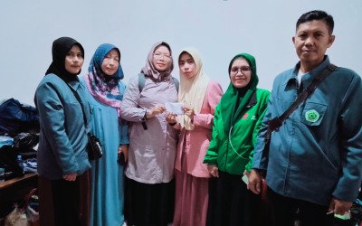 PGNKB Serahkan Bantuan Tunai kepada Guru Ngaji Korban Kebakaran di Arjasari
