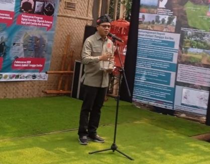 Bupati Bandung bersama warga dalam aksi lingkungan dan agraria